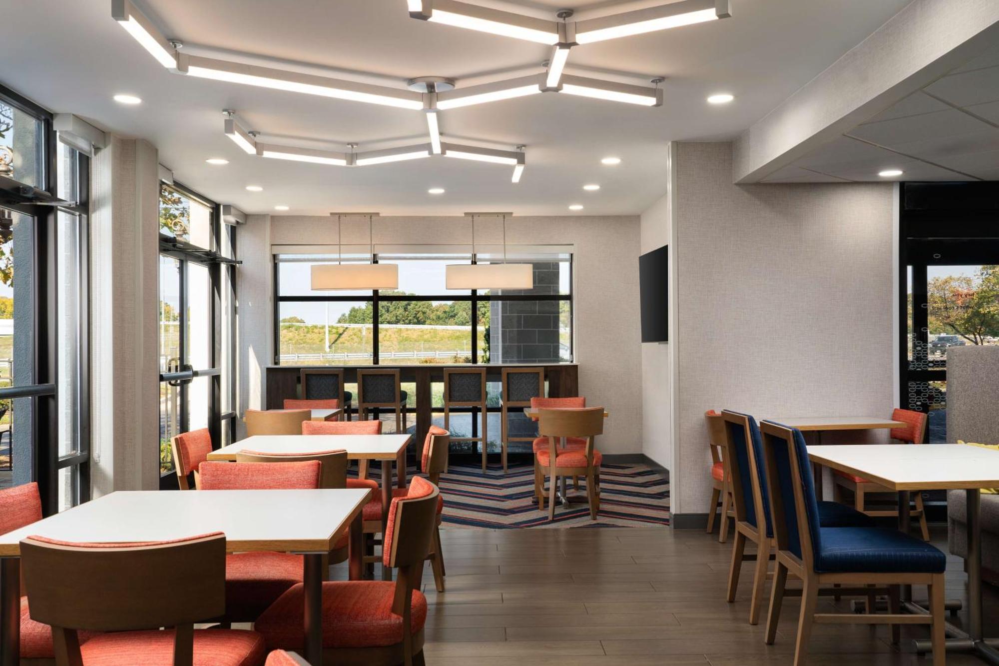 Hampton Inn Norfolk/Вирджиния-Бич Экстерьер фото