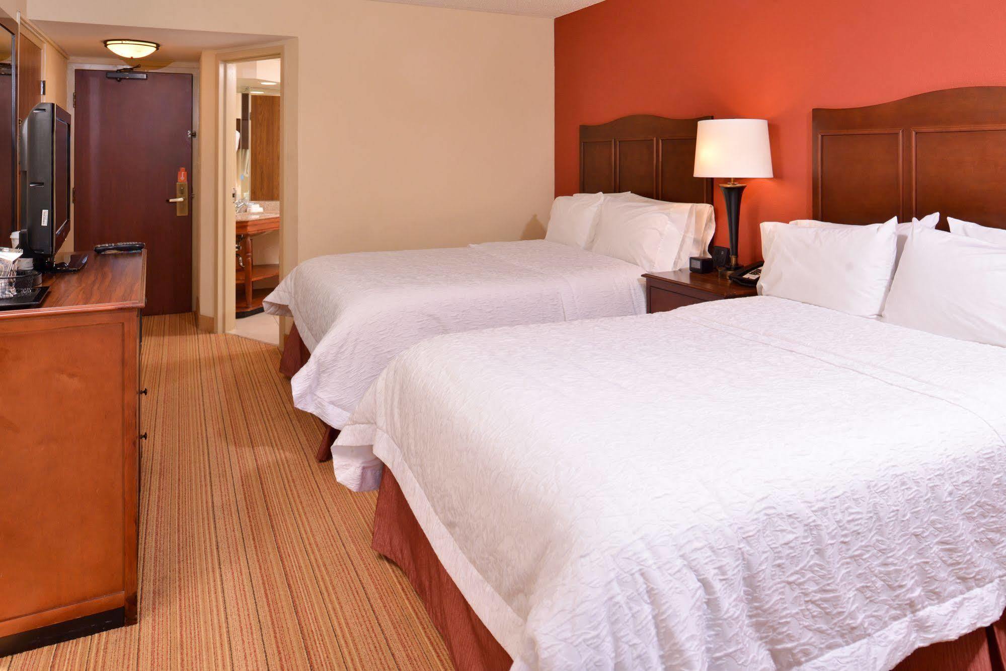 Hampton Inn Norfolk/Вирджиния-Бич Экстерьер фото