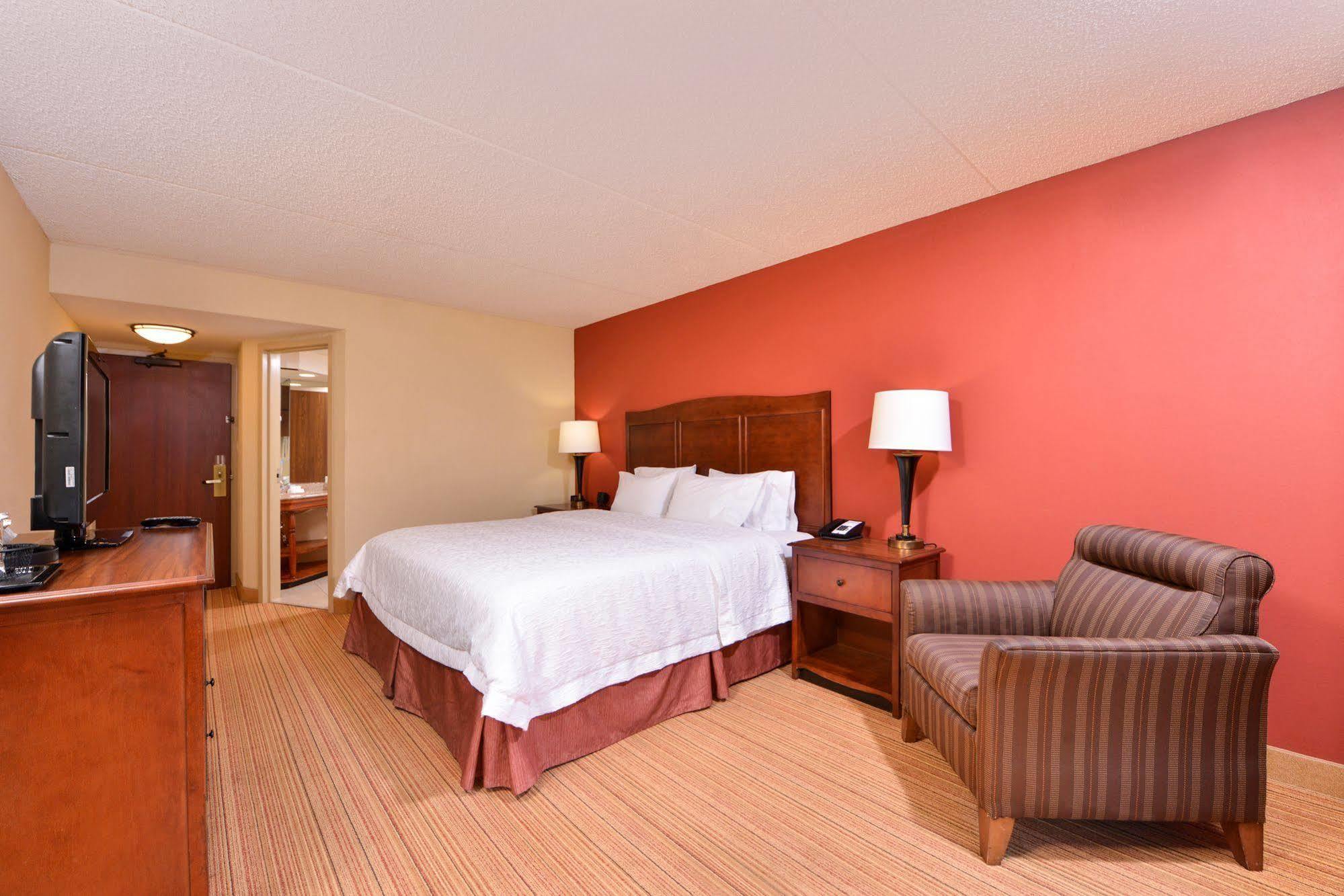 Hampton Inn Norfolk/Вирджиния-Бич Экстерьер фото